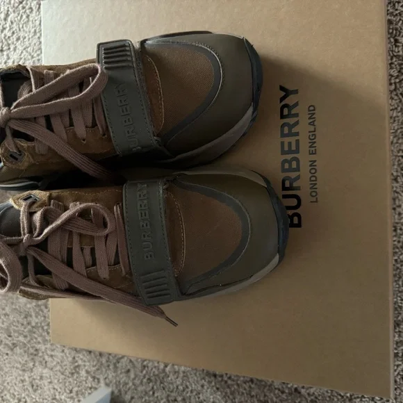 Men Burberry sneaker